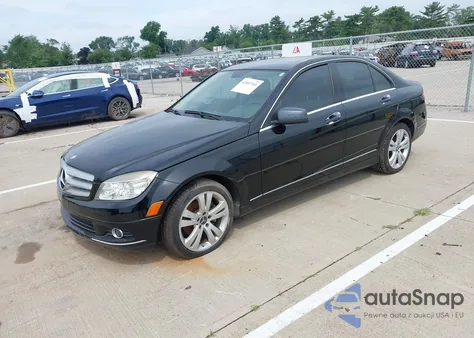 2010 Mercedes-Benz C 300 Luxury 4Matic/Sport 4Matic z USA, uszkodzony, nr VIN WDDGF8BB1AF465157